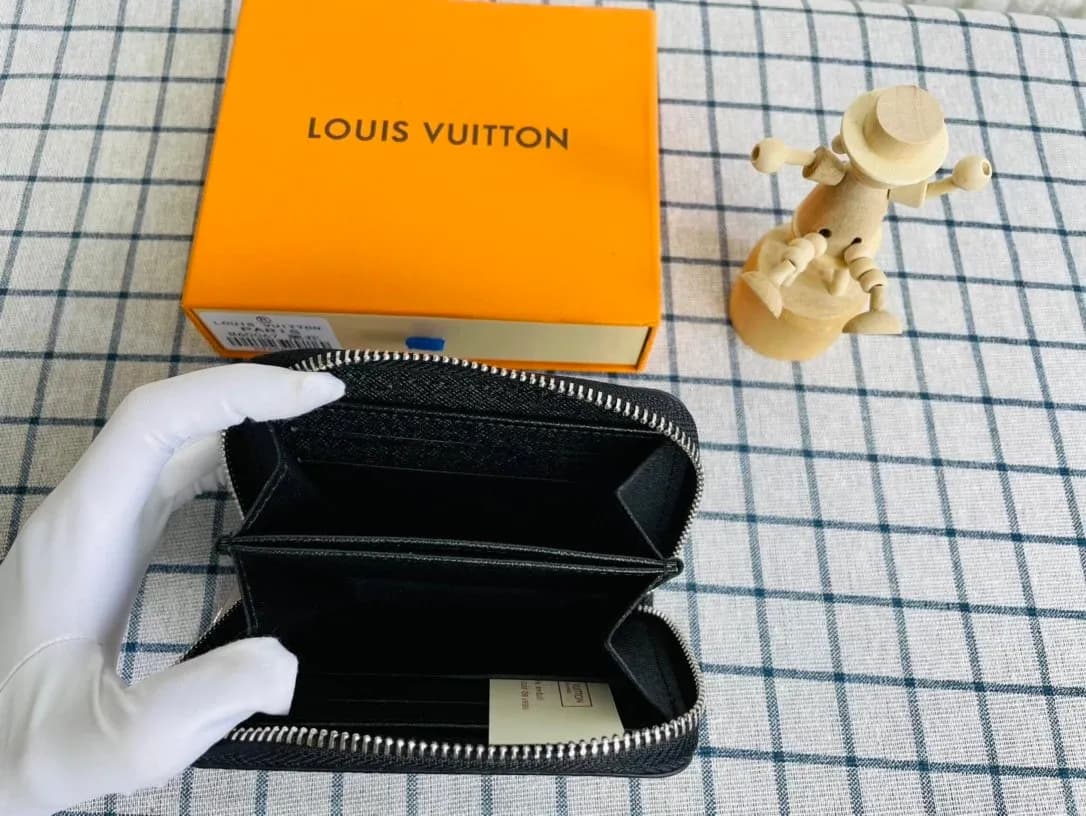 LV COIN PURSE - Image 2