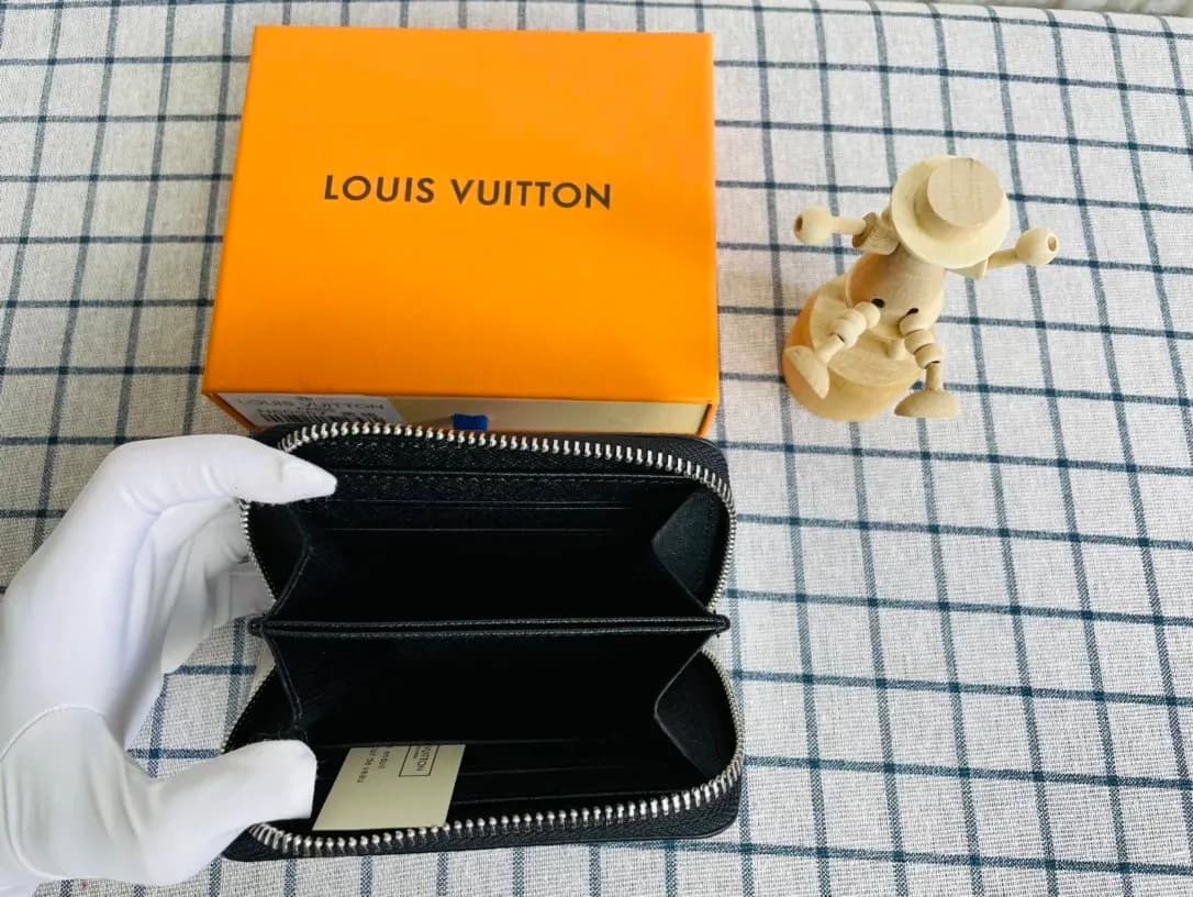 LV COIN PURSE #3 - Image 2
