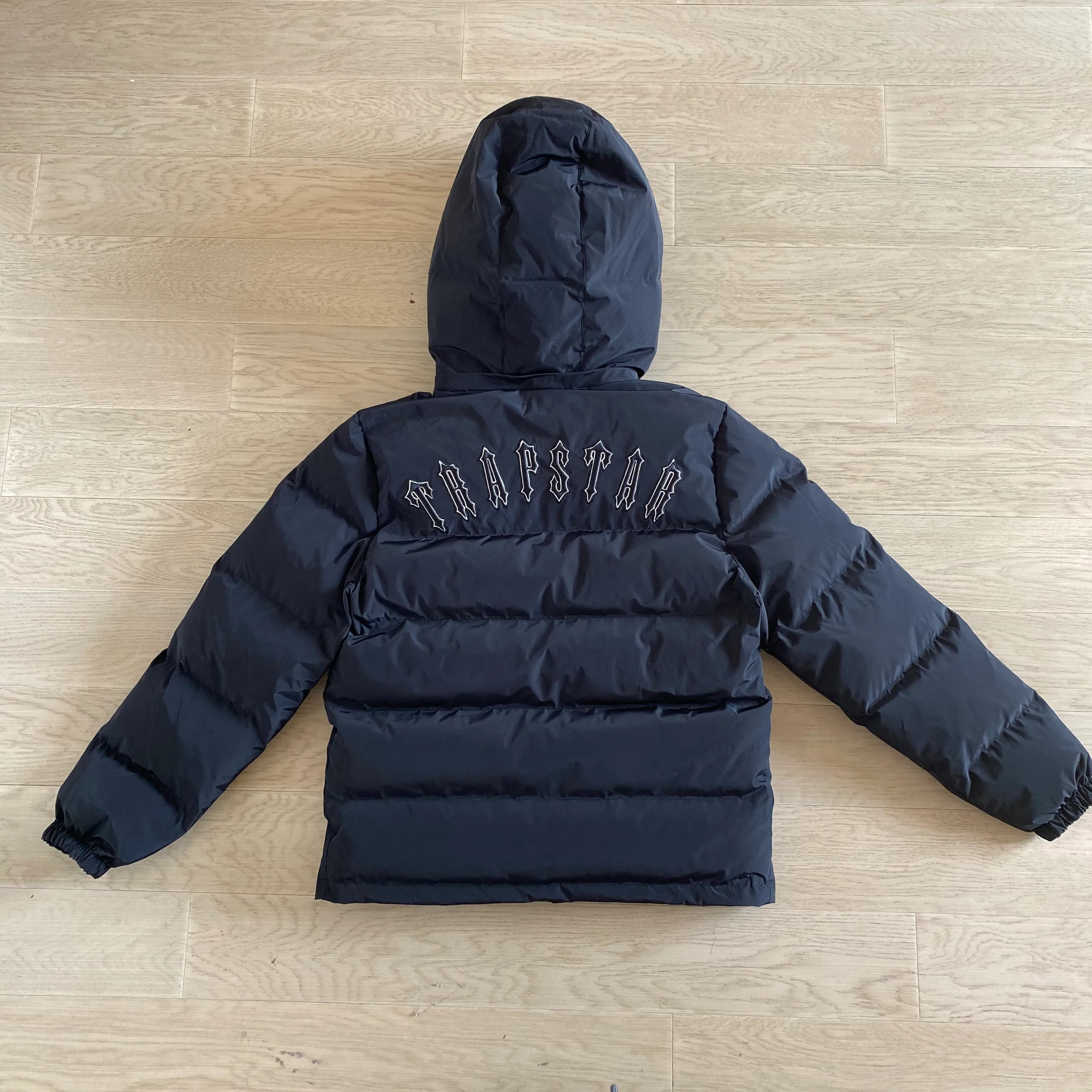 Trapstar Irongate pufferjacket with Detachable Hood (Black) - Image 2