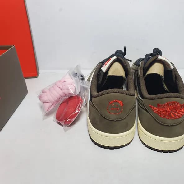 Travis Scott x Air Jordan 1 ​Low OG SP-T - Image 3