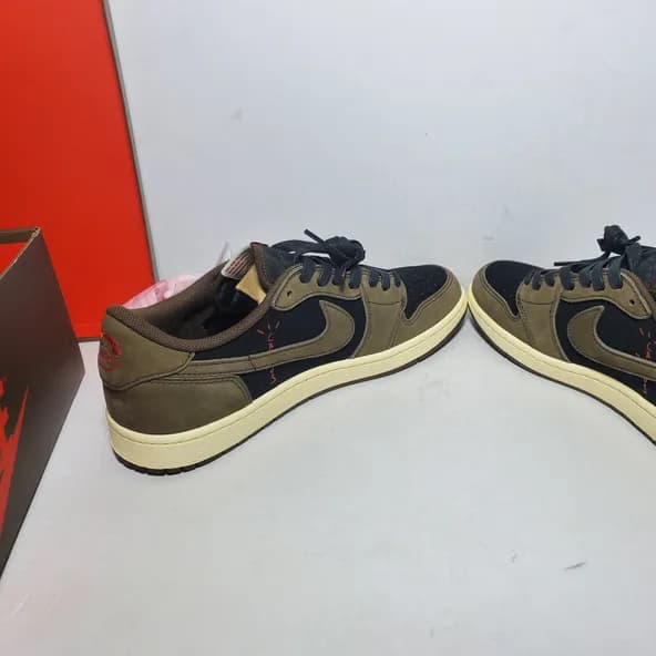 Travis Scott x Air Jordan 1 ​Low OG SP-T - Image 5