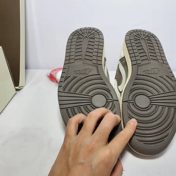 Travis Scott x Air Jordan 1 Low OG Reverse Mocha - Image 4