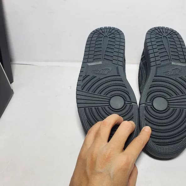 Travis Scott x Air Jordan 1 ​Low Black Phantom - Image 5